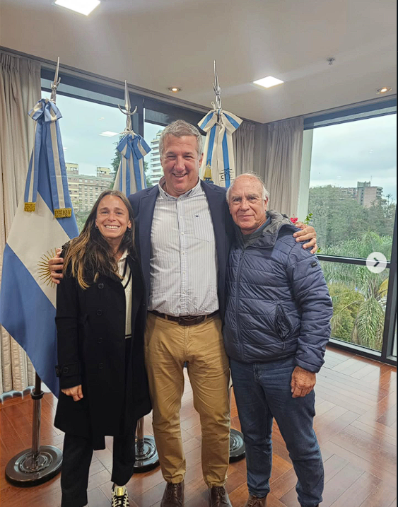 El legislador Macome recibió a la campeona mundial Vicky Sauze y a su padre, un histórico del rugby tucumano