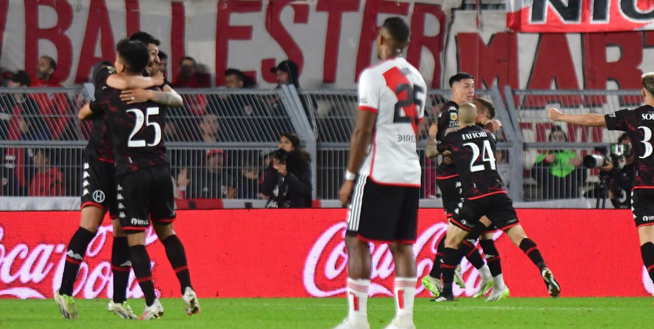 Huracán golpeó en los momentos justos, venció a River y le puso fin al invicto de Ponzio