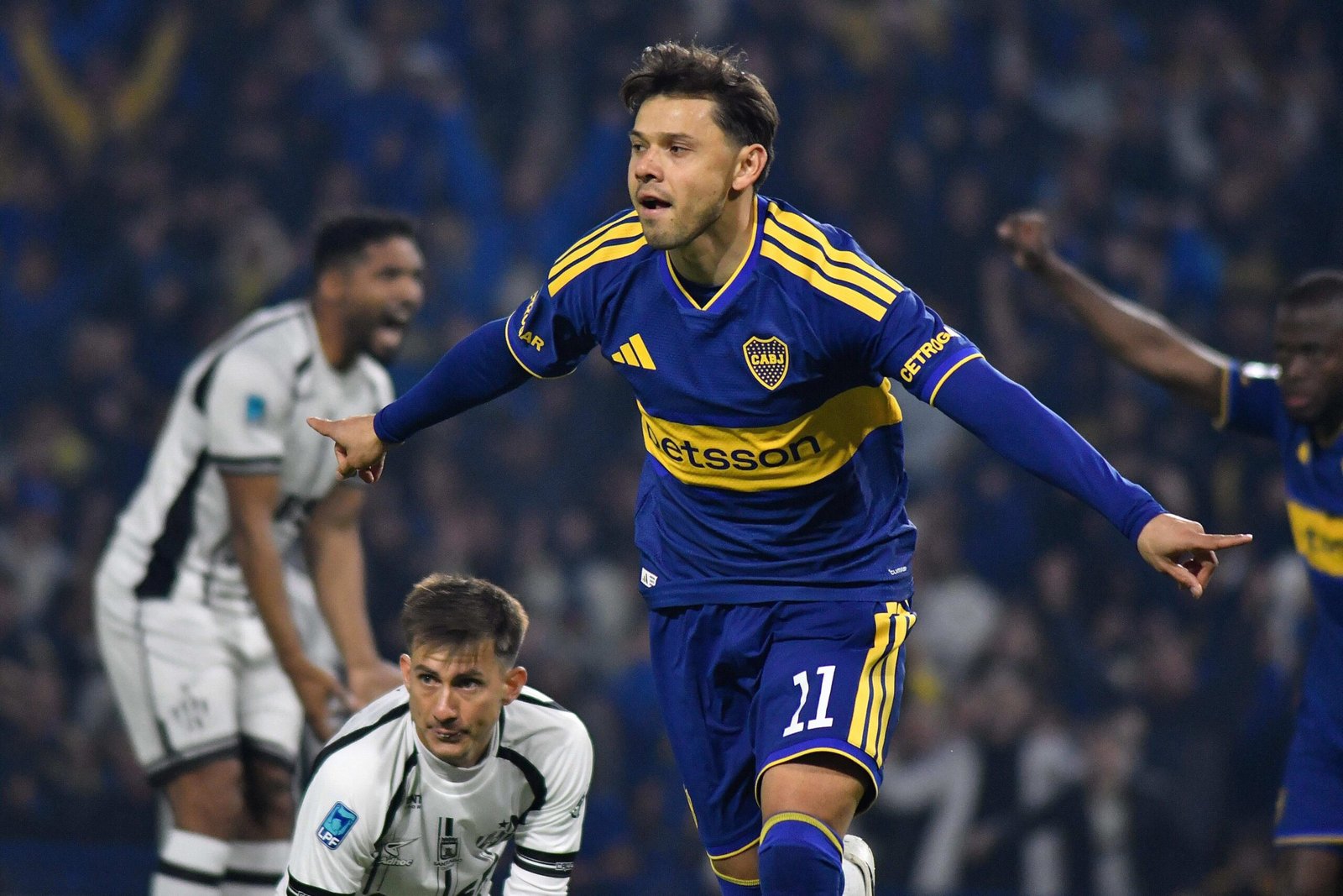 Con doblete de Ángel Romero y un gol de Enner Valencia, un Boca alternativo venció a Central Córdoba y se ilusiona
